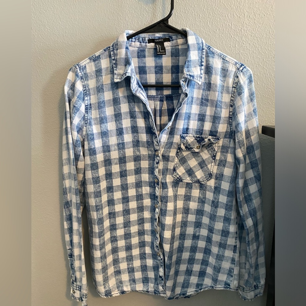 Button Up Plaid Shirt. Long Sleeves. Front Button Chest Pocket.